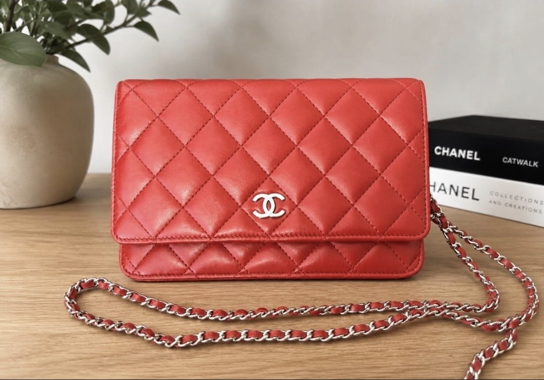 Chanel Wallet on chain - The Clothes Hanger